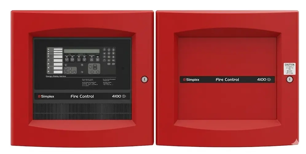 [SPL-2975-9441] Gabinete metálico con puerta de vidrio frontal y panel embellecedor (dress panel) integrado, 1 Bahía. Color rojo, Simplex.