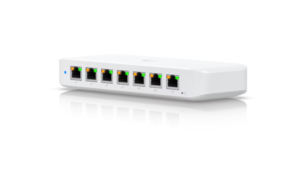 UniFi Ubiquiti USW-ULTRA-210W Switch PoE compacto capa 2, 8 puertos GbE (7 con salida PoE+ y 1 con entrada PoE++). PoE budget 202W con el adaptador de alimentación CA incluido. Incluye accesorio para montaje.